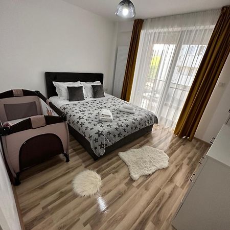 Escape Lounge Apartment Craiova Exterior foto