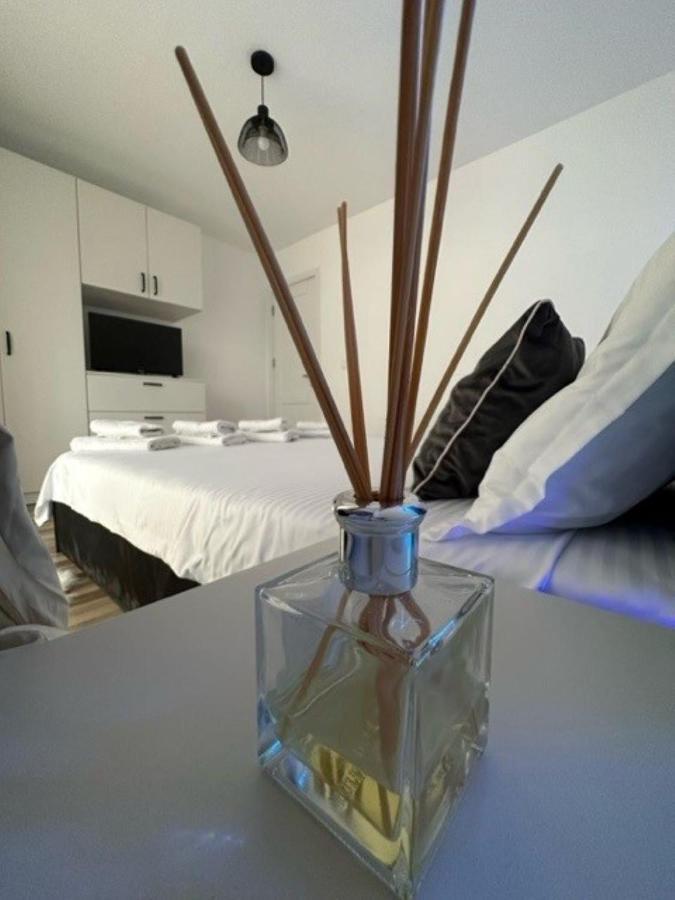 Escape Lounge Apartment Craiova Exterior foto